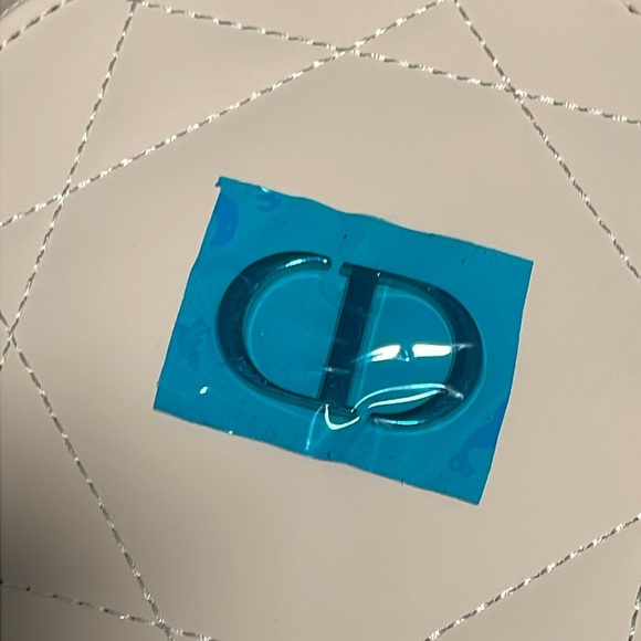 New Dior Beauty Quilted Cream Round Vanity Case W Mirror & Top Handle - Picture 8 of 9